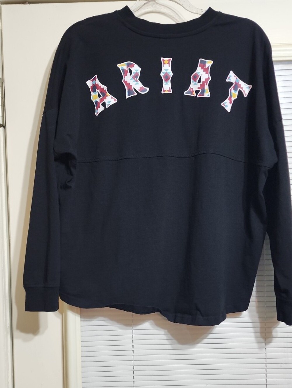 Ariat Black Long-Sleeve Crewneck with Small Shield Logo - Picture 2 of 6